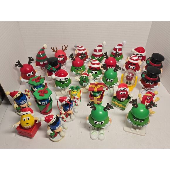 M&M'S Candy Figures. Christmas and Winter Multicolor LOT OF 29 Collectibles - Picture 1 of 13